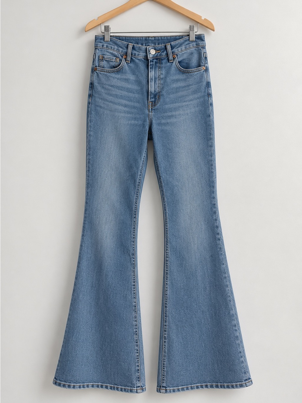 🤍 Dynamite High Rise Flare Jeans – Medium Wash – Size 31